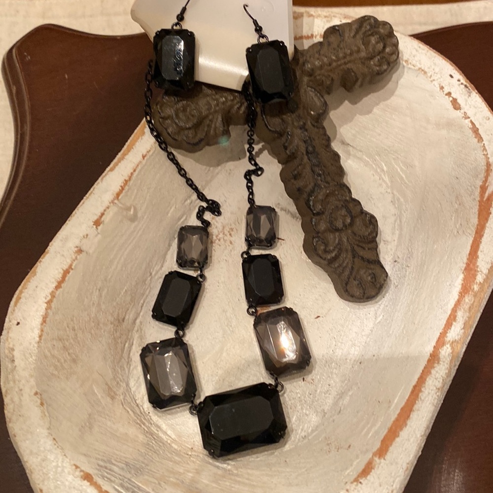 Smokey black gem costume necklace with earrings NWT